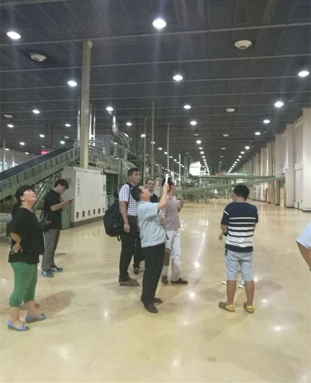 河北汉蓝领导和技术人员到烟厂考察烟草废气净化情况